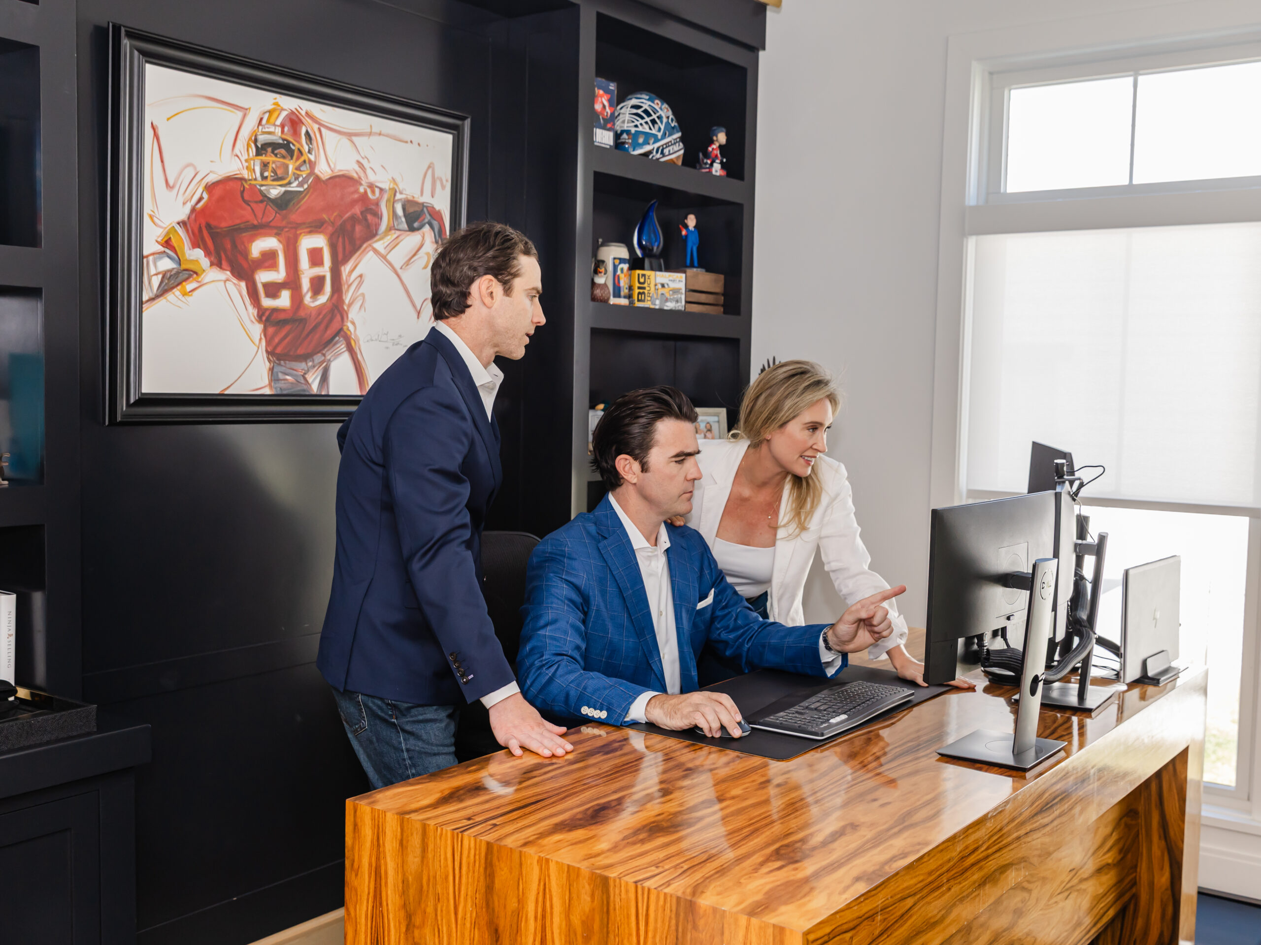 Mortgage lender helping homebuyers compare down payment options.